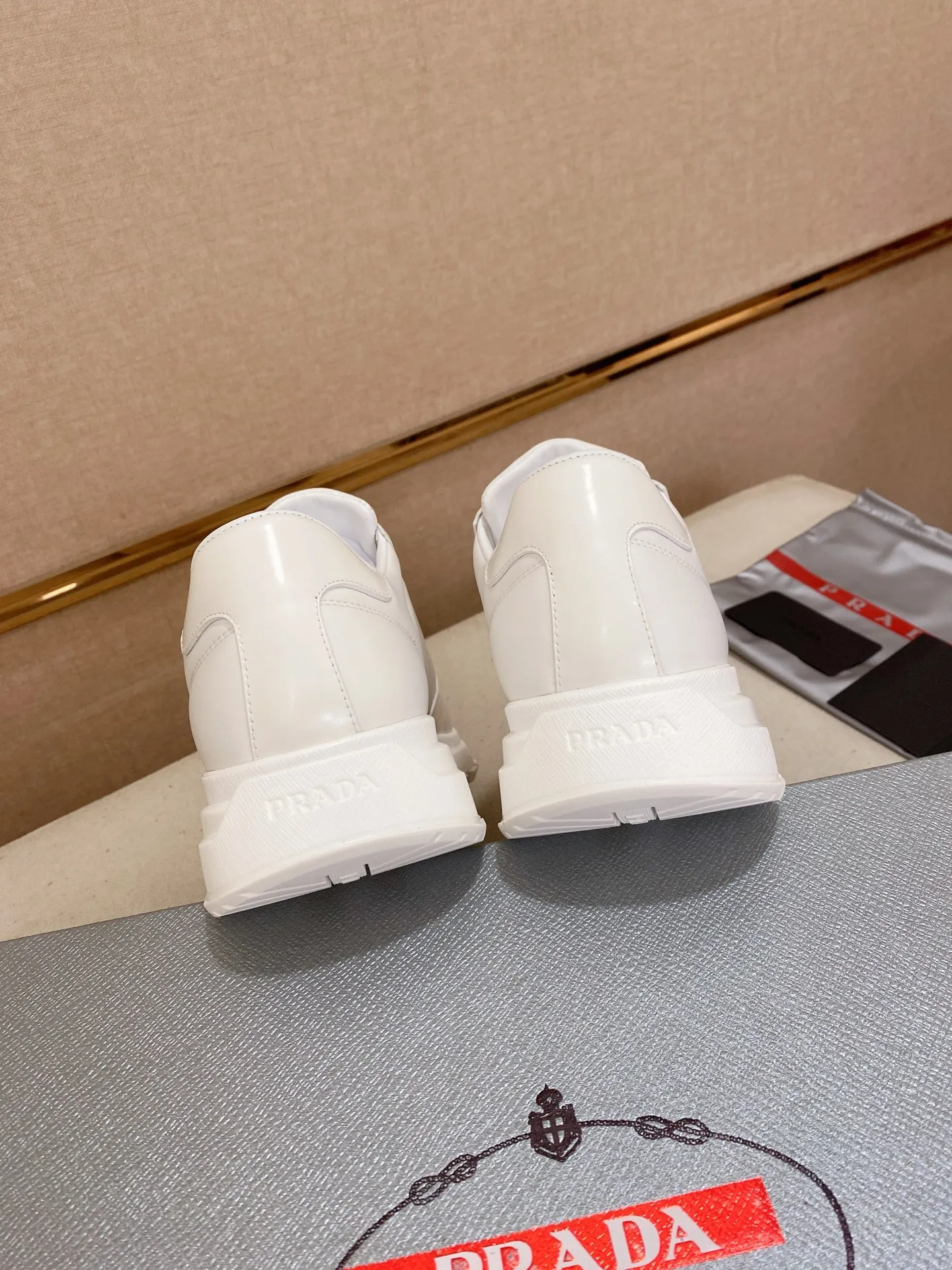 Factory price 540💰 ✔️✔️✔️High version High-quality new PRADA counters are on the market at the same time. The new men's shoes and 😘fabrics are selected from imported first-layer cowhide and are made by pure handcrafts. Lining: Full cowhide lining. 👍🏿 High-end ☄️ air-cushion molded anti-slip rubber outsole, exquisite lines, simple and elegant, comfortable and high-end for leisure travel. Code number: 38 to 44